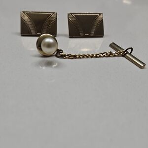 Elegant Gold and Pearl Cufflinks